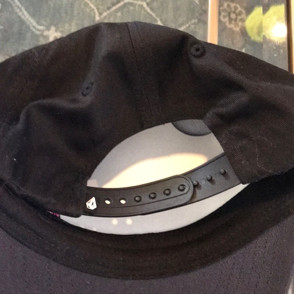 Volcom Stone Black & White SnapBack Hat NWOT - Picture 8 of 8